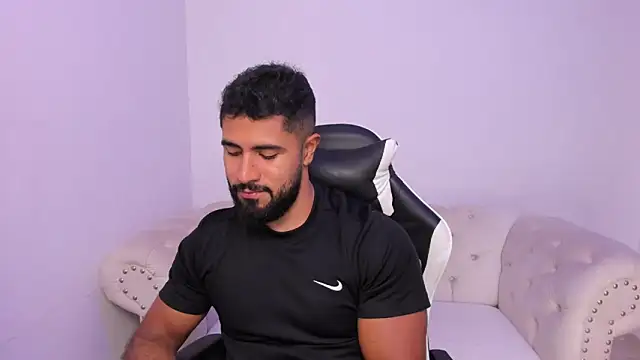 Snapshot of Santiago_huntt chatting on February 2026 08:18:02 PM Santiago huntt online show from February 2026 08:18:02 PM