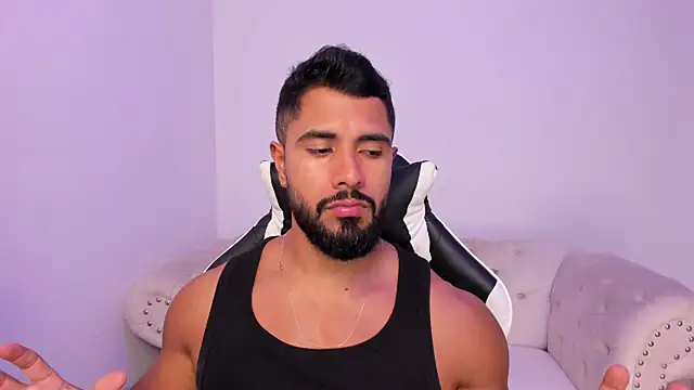 Snapshot of Santiago_huntt chatting on February 2026 07:45:01 PM Santiago huntt online show from February 2026 07:45:01 PM