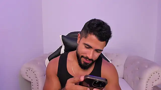 Snapshot of Santiago_huntt chatting on March 2026 08:48:01 PM Santiago huntt online show from March 2026 08:48:01 PM