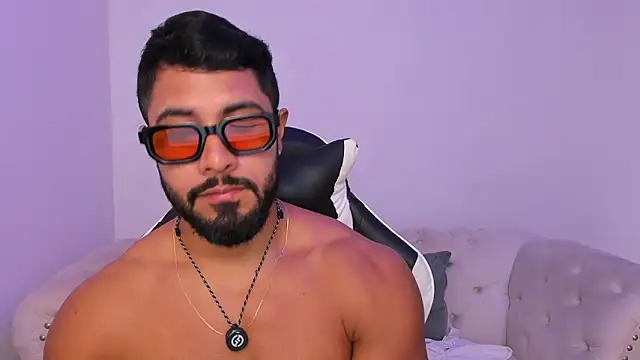 Snapshot of Santiago_huntt chatting on April 2026 12:35:02 PM Santiago huntt online show from April 2026 12:35:02 PM