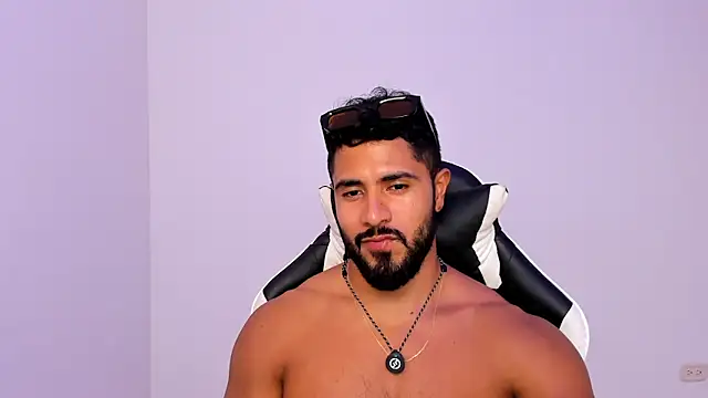 Snapshot of Santiago_huntt chatting on April 2026 08:54:02 PM Santiago huntt online show from April 2026 08:54:02 PM