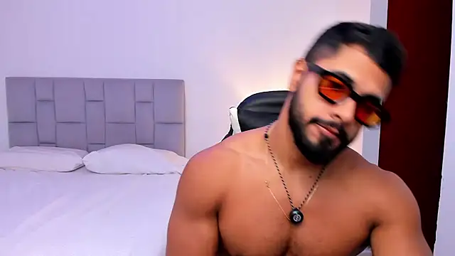 Snapshot of Santiago_huntt chatting on April 2026 08:14:02 PM Santiago huntt online show from April 2026 08:14:02 PM