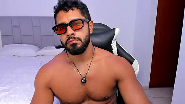 Snapshot of Santiago_huntt chatting on April 2026 09:15:02 PM Santiago huntt online show from April 2026 09:15:02 PM