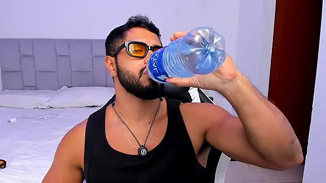 Snapshot of Santiago_huntt chatting on April 2026 09:39:33 PM Santiago huntt online show from April 2026 09:39:33 PM