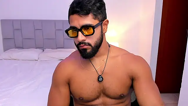 Snapshot of Santiago_huntt chatting on April 2026 01:15:01 PM Santiago huntt online show from April 2026 01:15:01 PM