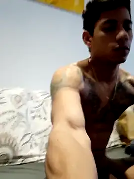 Snapshot of Mikeherz777 chatting on January 2025 09:32:01 AM Mikeherz777 online show from January 2025 09:32:01 AM