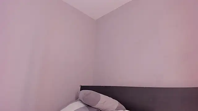 sara  jones gh online show from November 2025 05:02:02 PM