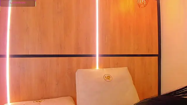 ashlyn parker online show from November 2025 08:09:01 PM