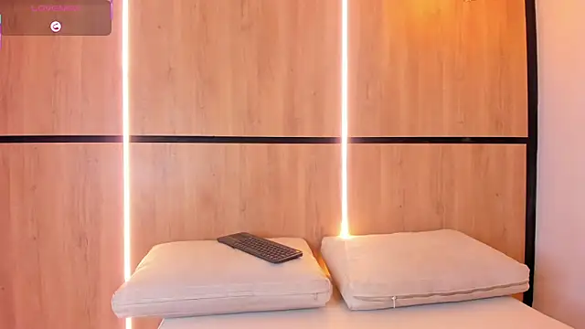 ashlyn parker online show from November 2025 08:32:01 PM