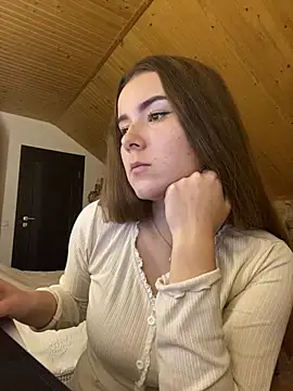 mewKate online show from March 2025 06:33:01 PM