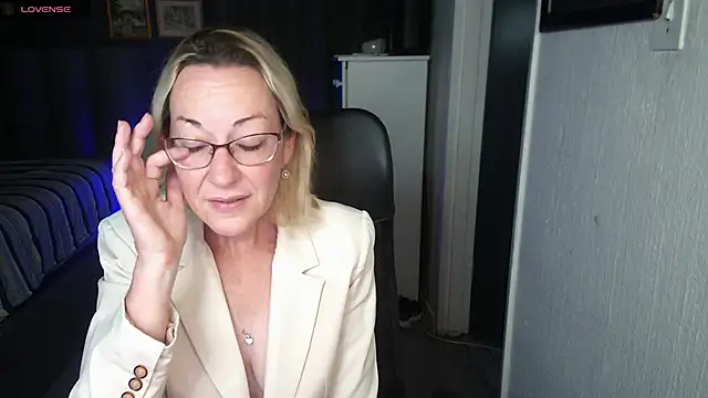 boeslaboes1 online show from October 2025 02:11:02 AM