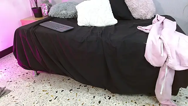 Snapshot of Charlot_Vega_ chatting on February 2025 10:58:02 AM Charlot Vega online show from February 2025 10:58:02 AM