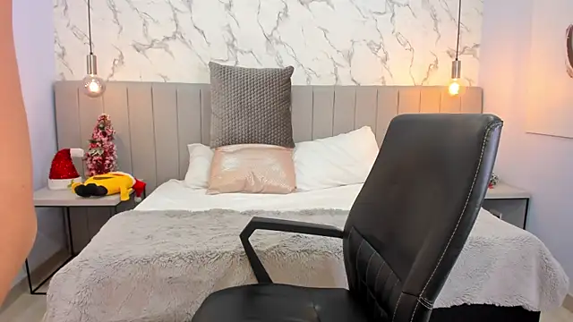 Snapshot of Blue_Angell chatting on January 2025 09:03:01 PM Blue Angell online show from January 2025 09:03:01 PM