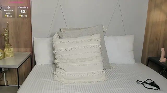 Snapshot of Blue_Angell chatting on January 2025 02:06:01 PM Blue Angell online show from January 2025 02:06:01 PM