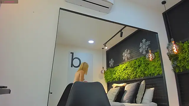 Snapshot of Blue_Angell chatting on March 2025 03:00:02 AM Blue Angell online show from March 2025 03:00:02 AM