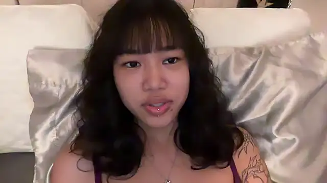 Snapshot of donna_creamteam chatting on February 2025 04:42:02 PM donna creamteam online show from February 2025 04:42:02 PM