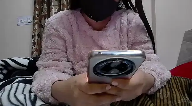 Snapshot of karishma_kappur chatting on January 2025 02:25:01 PM karishma kappur online show from January 2025 02:25:01 PM