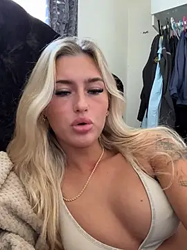 Snapshot of PrettyPrincess69x chatting on February 2025 10:52:01 AM PrettyPrincess69x online show from February 2025 10:52:01 AM