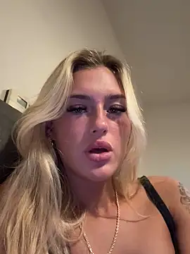 Snapshot of PrettyPrincess69x chatting on March 2025 10:20:01 PM PrettyPrincess69x online show from March 2025 10:20:01 PM