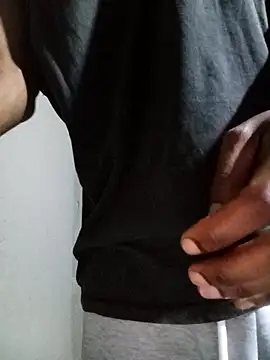 Snapshot of triplebeast chatting on November 2025 12:02:01 AM triplebeast online show from November 2025 12:02:01 AM