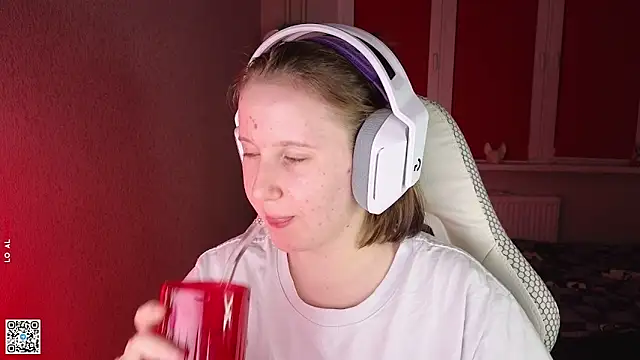 mon lola online show from September 2025 04:28:02 PM