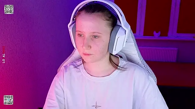 Snapshot of mon_lola chatting on March 2026 05:08:01 PM mon lola online show from March 2026 05:08:01 PM