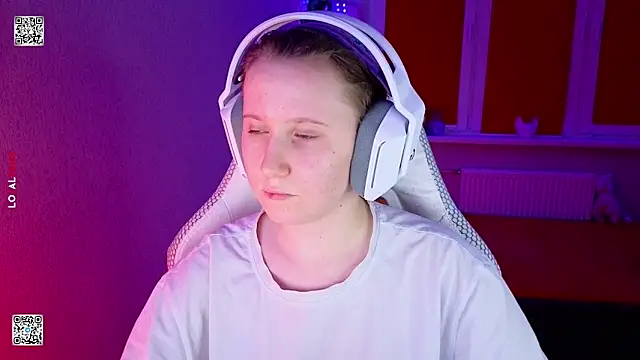 Snapshot of mon_lola chatting on March 2026 05:18:01 PM mon lola online show from March 2026 05:18:01 PM