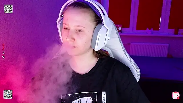 Snapshot of mon_lola chatting on March 2026 04:54:02 PM mon lola online show from March 2026 04:54:02 PM