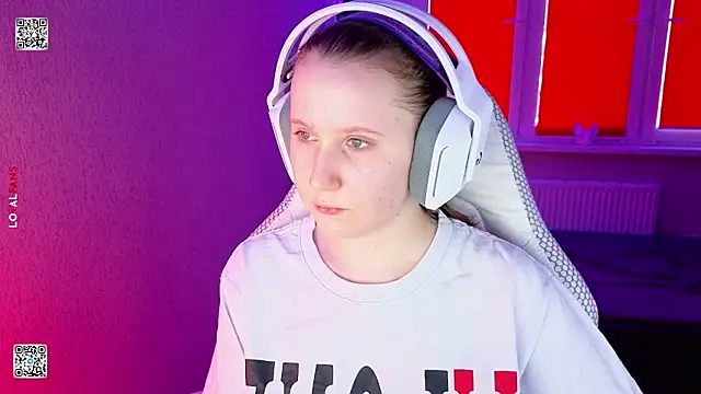 Snapshot of mon_lola chatting on March 2026 03:01:02 PM mon lola online show from March 2026 03:01:02 PM