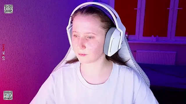 Snapshot of mon_lola chatting on March 2026 04:28:02 PM mon lola online show from March 2026 04:28:02 PM