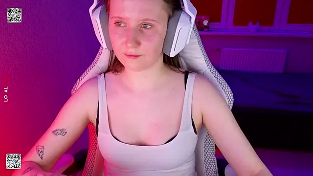 Snapshot of mon_lola chatting on March 2026 04:30:02 PM mon lola online show from March 2026 04:30:02 PM