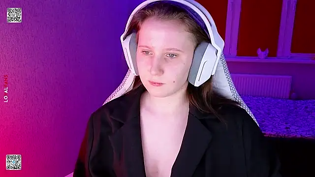 Snapshot of mon_lola chatting on April 2026 04:13:01 PM mon lola online show from April 2026 04:13:01 PM