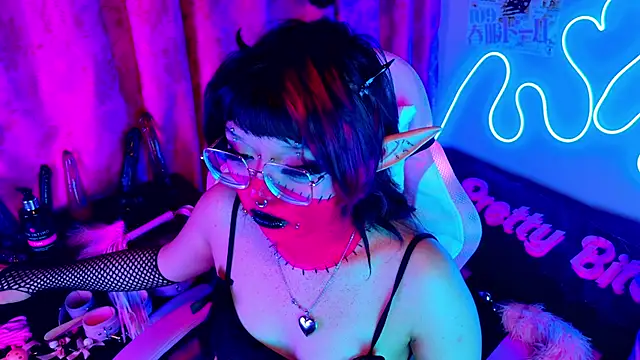 LaytonBox online show from March 2025 04:58:02 AM