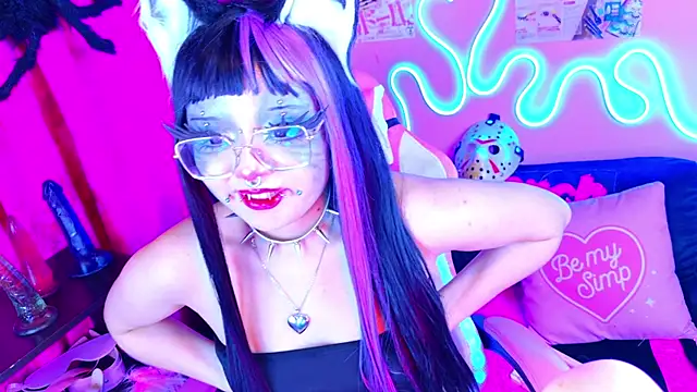 LaytonBox online show from March 2025 07:04:02 AM