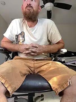 Snapshot of 32XRedBeard chatting on October 2025 04:50:01 PM 32XRedBeard online show from October 2025 04:50:01 PM