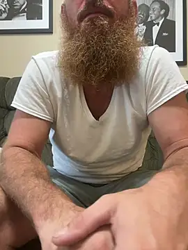 Snapshot of 32XRedBeard chatting on June 2026 10:26:01 PM 32XRedBeard online show from June 2026 10:26:01 PM
