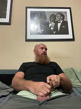Snapshot of 32XRedBeard chatting on July 2026 12:52:01 PM 32XRedBeard online show from July 2026 12:52:01 PM