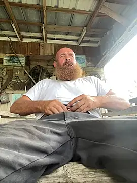Snapshot of 32XRedBeard chatting on July 2026 11:22:01 PM 32XRedBeard online show from July 2026 11:22:01 PM