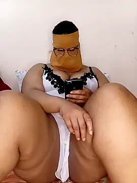 Snapshot of Samara-Bella chatting on March 2025 11:18:02 AM Samara-Bella online show from March 2025 11:18:02 AM