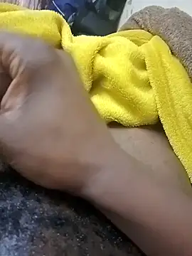 Snapshot of YKTV_ chatting on April 2026 05:00:02 AM YKTV online show from April 2026 05:00:02 AM