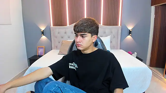 Tommy18   online show from November 2025 03:40:02 AM