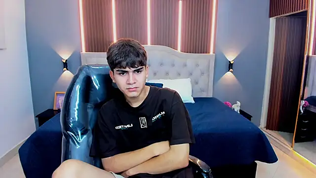 Tommy18   online show from November 2025 03:48:01 AM