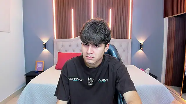 Tommy18   online show from December 2025 03:34:02 AM