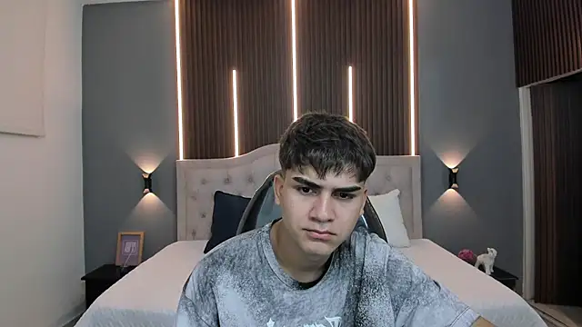 Tommy18   online show from December 2025 03:35:02 AM