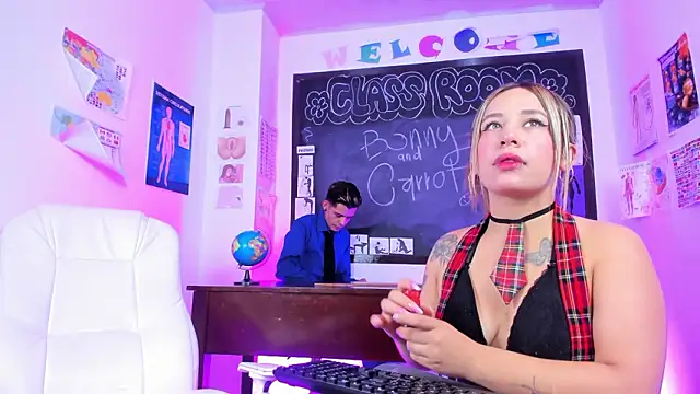 Snapshot of Bonny_and_carrot chatting on March 2026 07:22:02 PM Bonny and carrot online show from March 2026 07:22:02 PM