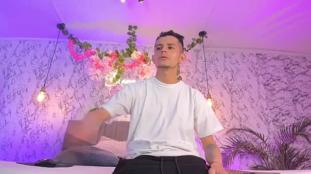 Snapshot of Bonny_and_carrot chatting on March 2026 07:14:01 PM Bonny and carrot online show from March 2026 07:14:01 PM