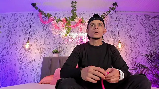 Snapshot of Bonny_and_carrot chatting on April 2026 07:08:02 PM Bonny and carrot online show from April 2026 07:08:02 PM