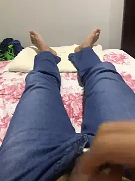 Snapshot of AgneloFly chatting on January 2025 12:59:01 AM AgneloFly online show from January 2025 12:59:01 AM