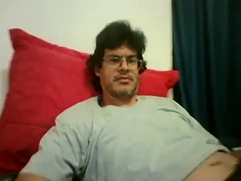 Snapshot of AgneloFly chatting on April 2026 01:40:01 AM AgneloFly online show from April 2026 01:40:01 AM