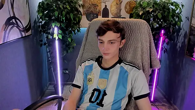 John Weasley online show from December 2025 01:53:01 PM